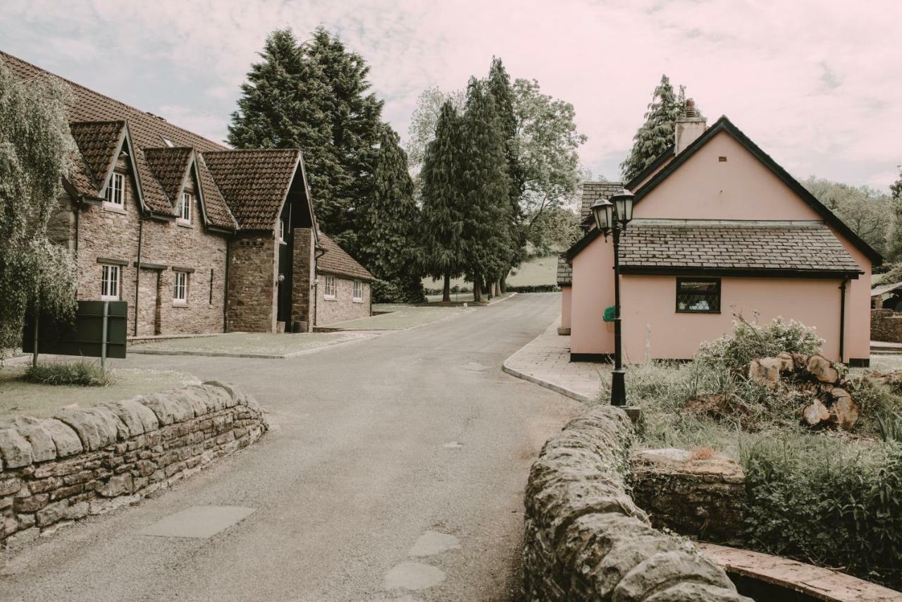 Cwrt Bleddyn Hotel & Spa Usk Exteriör bild