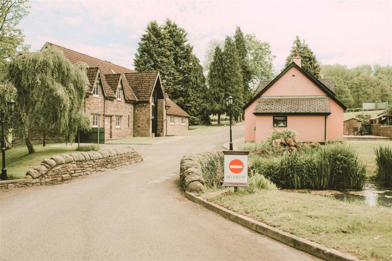 Cwrt Bleddyn Hotel & Spa Usk Exteriör bild